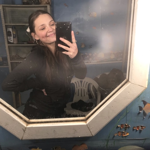 Meet your Posher, Amber - Picture 3 of 4